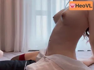Nện con ghệ trung vú trắng tròn